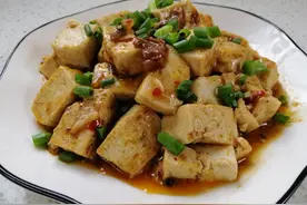 烹煮豆腐总是不入味？不腌制不焯水，学会这一“笨招”鲜滑又味美图片