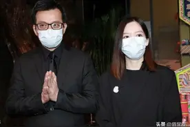 黄日华为爱妻设灵，亲友送别，梁洁华母亲亲临现场送女，让人泪奔图片