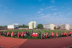 岳阳县三中举办第29届运动会田径比赛图片