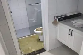 糟心！新房还未入住就污水倒灌，地板全毁，二楼为何屡中招？图片