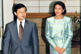 曾是最美外交官，被德仁追求7年，后用手段将其圈禁在王室图片
