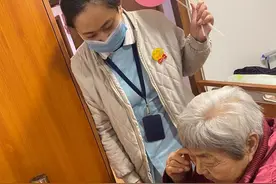 #致敬坚守一线养老人#这个佳节不喧闹，但注定不平凡图片