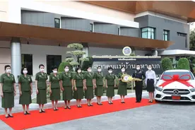 泰国陆军妻子协会，配发绿色制服，十世泰王的第一妻子是首位主席图片