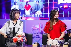 LOL两代女神同台，小楼这腿我好了！网友：女仆Rita死亡白袜不服图片