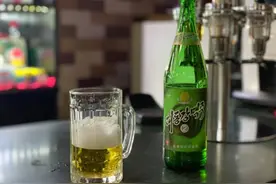 在朝鲜我们每天吃得很饱，喝很多啤酒图片