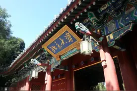 北京大学一对情侣拍摄毕业照，学霸的爱情让人羡慕图片