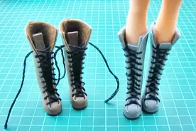 DIY手工：看她是如何为芭比娃娃DIY迷你长靴鞋 你学会了吗？视频封面