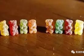 【禁毒知识】  伪装毒品长得竟和孩子零食一样！你能分清左右哪边的棒棒糖是毒品吗？图片