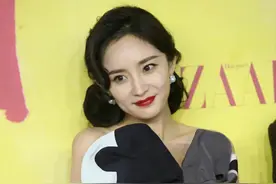 芭莎慈善夜红毯：杨幂脸崩，baby修垮了，杨洋李现尴尬指挥图片