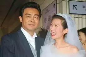 刘青云甜蜜爆料追妻趣事：我曾说人家是花瓶，如今她是我家总司令图片
