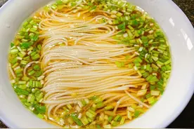 教你家常酱汤面的做法，只需掌握五个步骤，面筋汤鲜真好吃图片