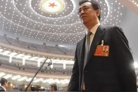 原来许家印用别人和银行贷款的钱来玩广州恒大足球队图片