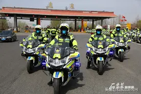 敬礼！最高礼遇迎接“白衣天团”回家！图片