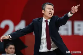 罕见大怒！怒砸战术板，郭士强大力鞭打龙狮，收到奇效图片