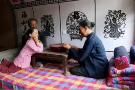 土炕文化：北方人把自家炕刨开以后，发现了老祖宗藏在里面的财宝图片