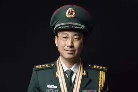 将星闪耀！“八一勋章”获得者韦昌进晋升少将图片
