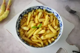 冬吃萝卜夏吃姜，教你仔姜最简单的做法，拌一拌就上桌，开胃好吃图片