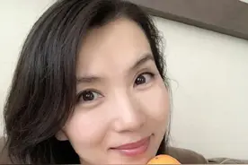 陈好在事业巅峰期选择结婚，成为豪门阔太，如今怎样了？图片