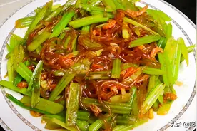 不管做什么炒粉条，可别泡软就炒，多加2步，粉条爽滑筋道又入味图片
