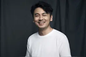 “当红演员”雷佳音：少时狂妄惹父母落泪，现在成父母的骄傲图片