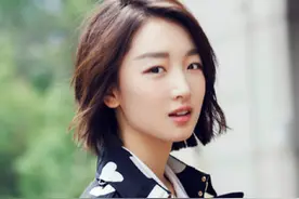 周冬雨短发被称“假小子”？当她为拍戏接长发，谁还笑她没女人味图片