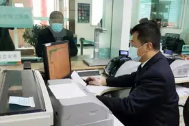 屯留农商行：行长纷纷当柜员 服务客户献良言图片