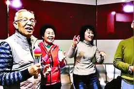 为什么KTV逐渐成为老年人的天下，年轻人都去哪里玩了？视频封面