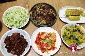 4人晚饭6盘菜，3荤3素吃得欢，第5盘北方特色菜，冬天必吃图片