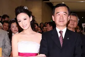 78岁富商王应杰喜迎第四春，娶小24岁名媛，主播女儿无言以对图片