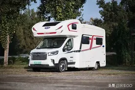 适合一家三口的亚特Y9房车，标配10度电+柴暖，停一天自发2度电图片