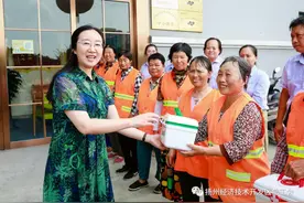「市总动态」市总工会副主席洪慧娟慰问开发区高温作业劳动者图片