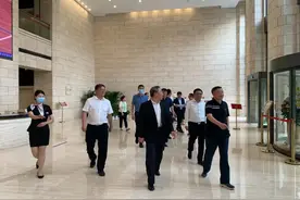 但长春、王清华赴北京拜访国药集团党委书记、董事长刘敬桢图片