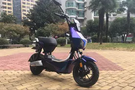 碟刹和轮毂一样大？这款全新电动车，续航110公里，动力是重点图片