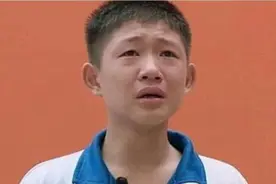 男孩当众吐槽爸爸长得丑，看清爸爸正脸，网友：对丑有什么误解？图片
