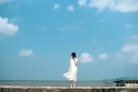 “我配了一副七万七眼镜，18K金的”这个炫富的女人，太可怜了图片