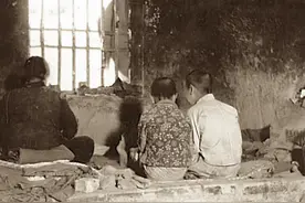 2004年民警去山西救一被拐12年妇女，核实身份后，又立即将其逮捕图片