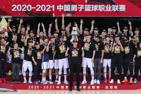 牌面大！广东男篮夺冠登上《新闻联播》18秒视频获69字高度评价图片