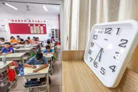 课后服务结束后，有地区为老师提供“家庭餐”，家长：孩子的呢？图片
