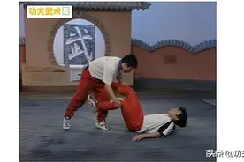 抱腿冲顶摔：有效对付摆拳、酒瓶、菜刀、匕首横扫头部的反击招式图片