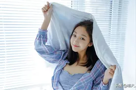 女人对你动情了，会在这3件事情上，允许你“越界”图片