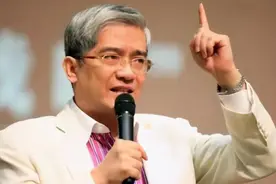 郎咸平：中国的保险业很乱，到处都是骗人的勾当图片