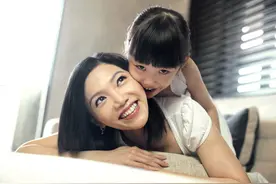 6岁女孩来“例假”上厕所是红色，宝妈被吓坏，医生检查后却笑了图片