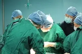 男童的肚子突然变硬 原是腹中有个“胎儿”图片