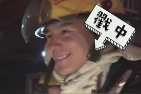 消防员出警救了自己家的火……图片