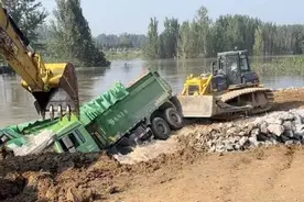 驾车投河堵决口的河南5名车主领到足额补偿款图片