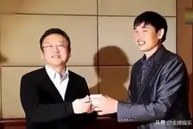 大衣哥朱之文看短信时说漏嘴：演出费5万人民币一场图片