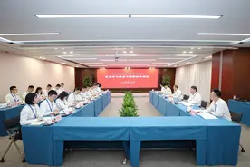 李永明、章维成分别以普通党员身份参加所在党支部党史学习教育专题组织生活会图片