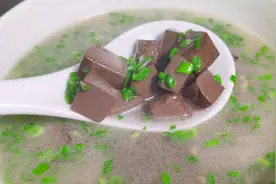 教你羊血汤家常做法，不腥不膻，做法简单，爱吃羊血的快收藏！视频封面