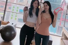 小说：窃窃私语耳鬓厮磨的两对情侣图片