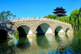 搭乘一辆公交车，看湖水荡漾，泉眼清凉，安排上！图片